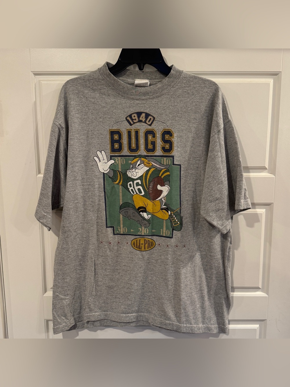 ACME Clothing Looney Tunes Bugs Bunny Gray Football Tee Shirt Vintage Men’s Sz L